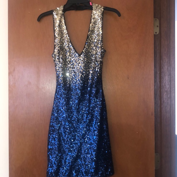 Black and gold is size 2 blue and gold size small - Picture 2 of 4